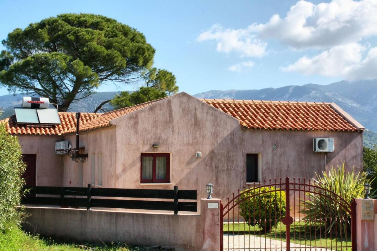 Villa Cottage Kantrillies Fokata Exteriér fotografie
