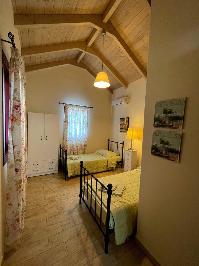 Villa Cottage Kantrillies Fokata Exteriér fotografie
